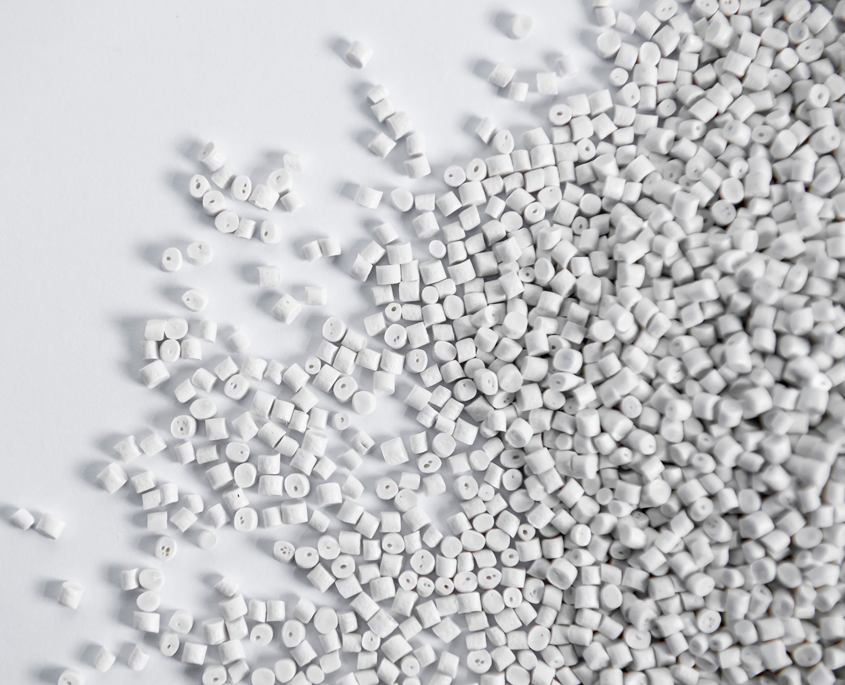 O tubo é feito principalmente de PEAD (Polietileno de Alta Densidade)